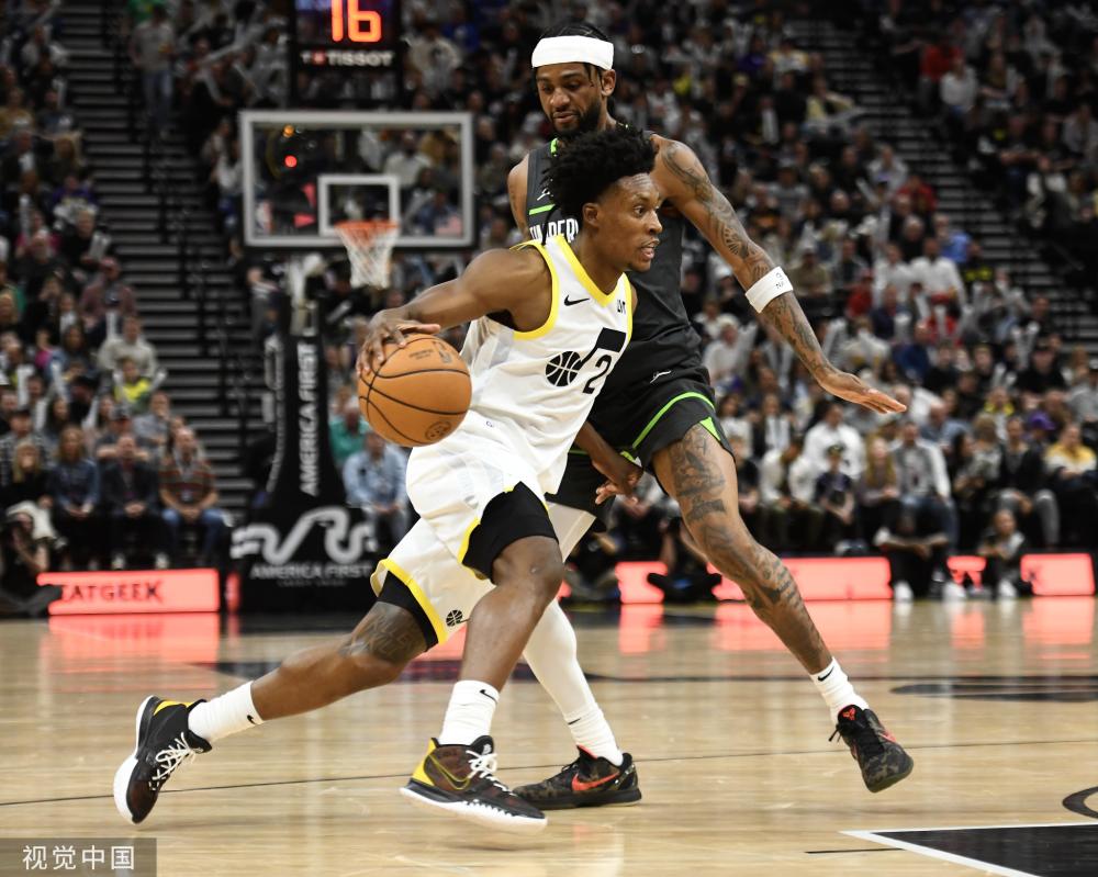 球员通过一 球员通过一